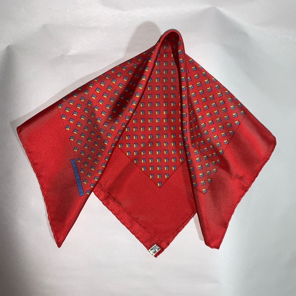 HERMÈS silk gavroche 3-D cube print MINT CONDITION - Picture 8 of 8